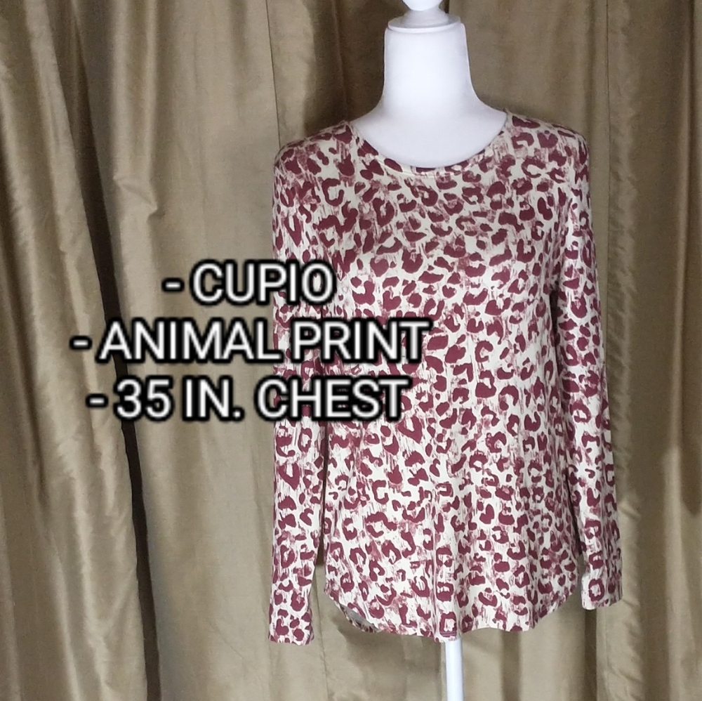 Cupio Red & White Animal Print Blouse. Size Medium.